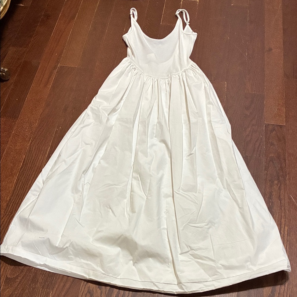 Elegant White Backless Dress